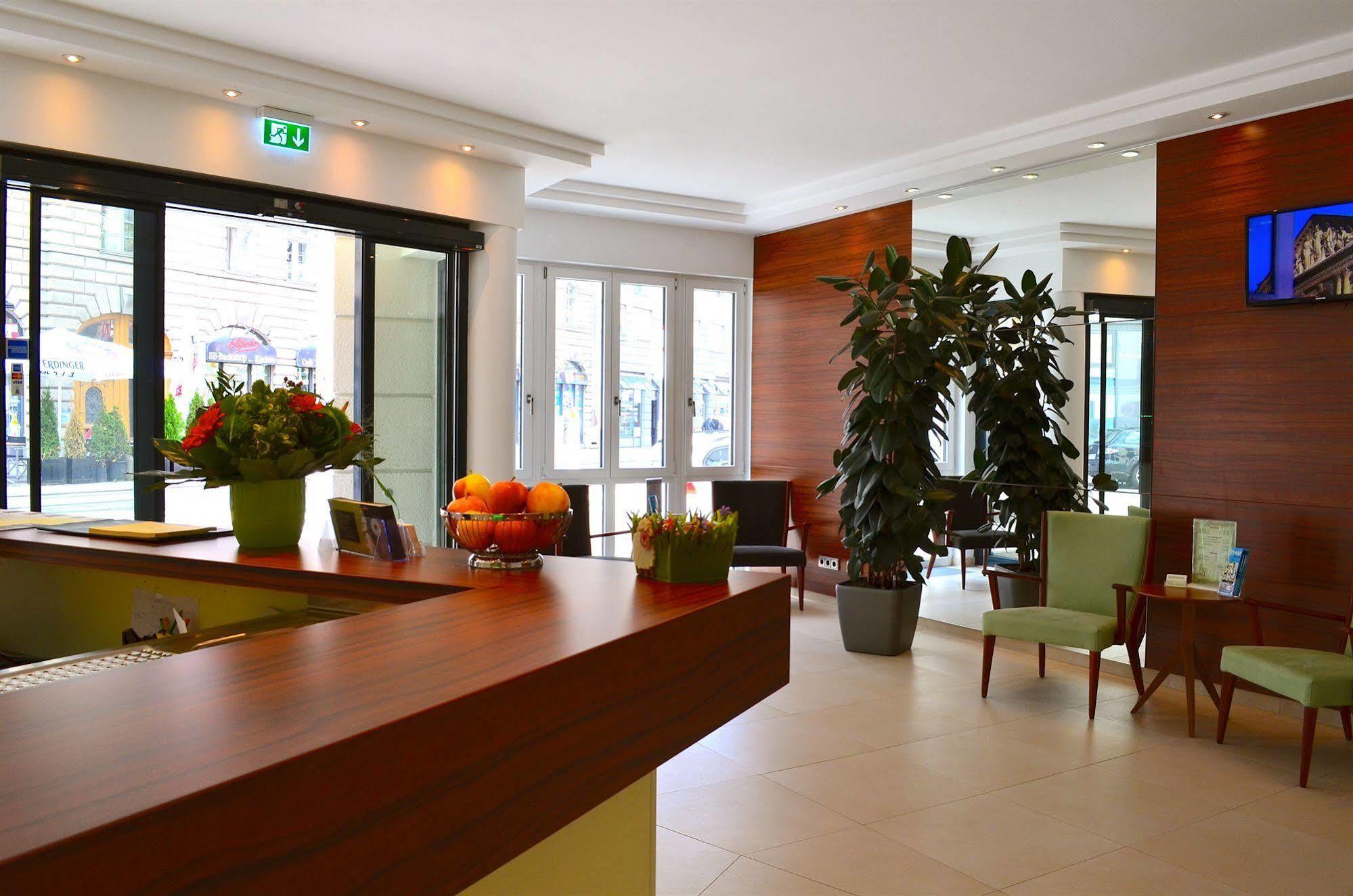 Augusten Hotel